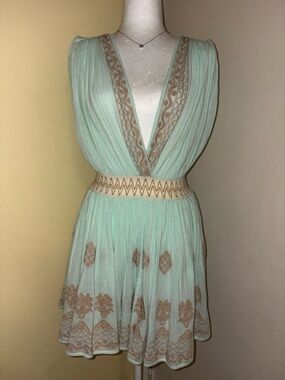 GUADALUPE DESIGNS NWT Women's Mint W Embroidery V-Neck Sleeveless Elastic Waist